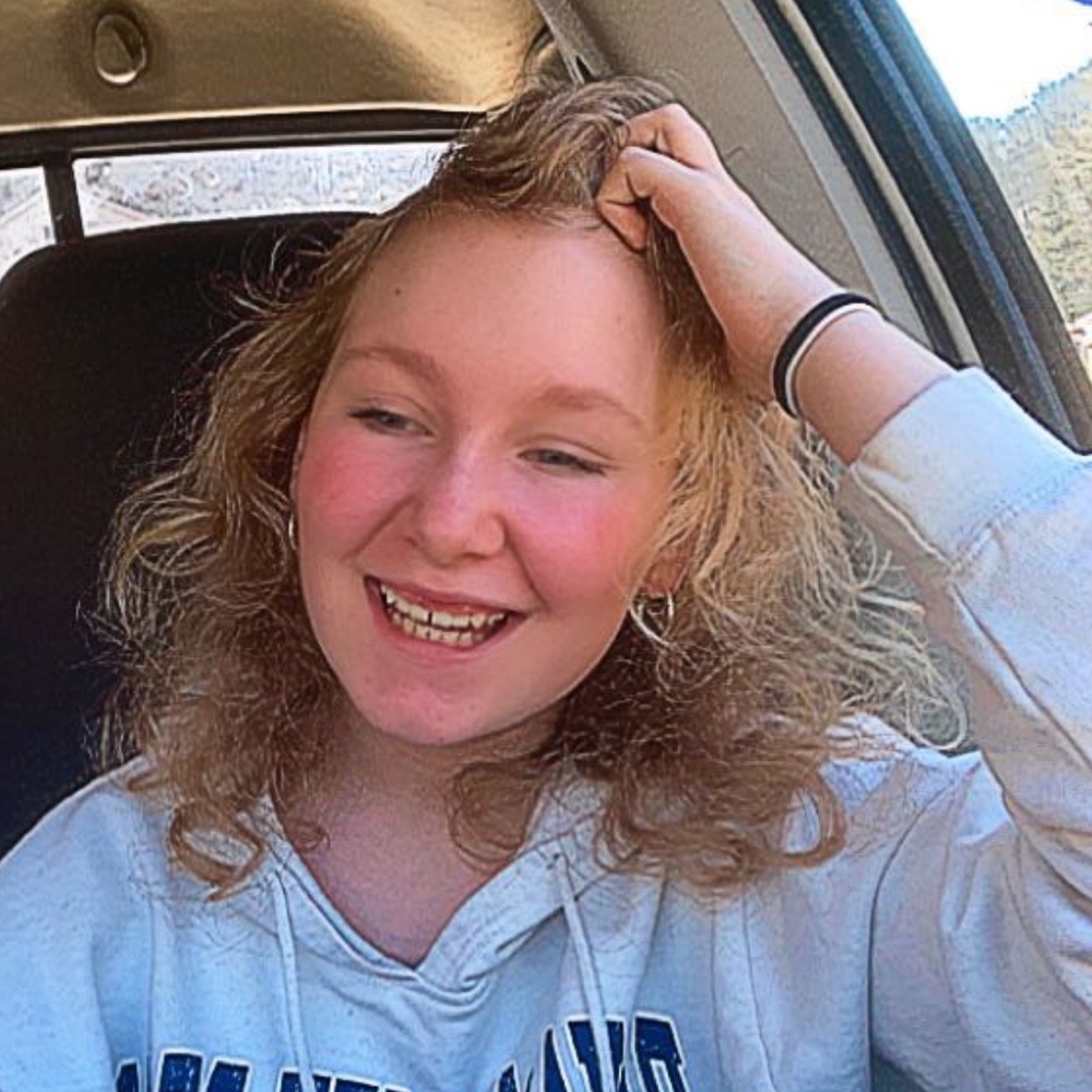 Meet your Posher, Laina